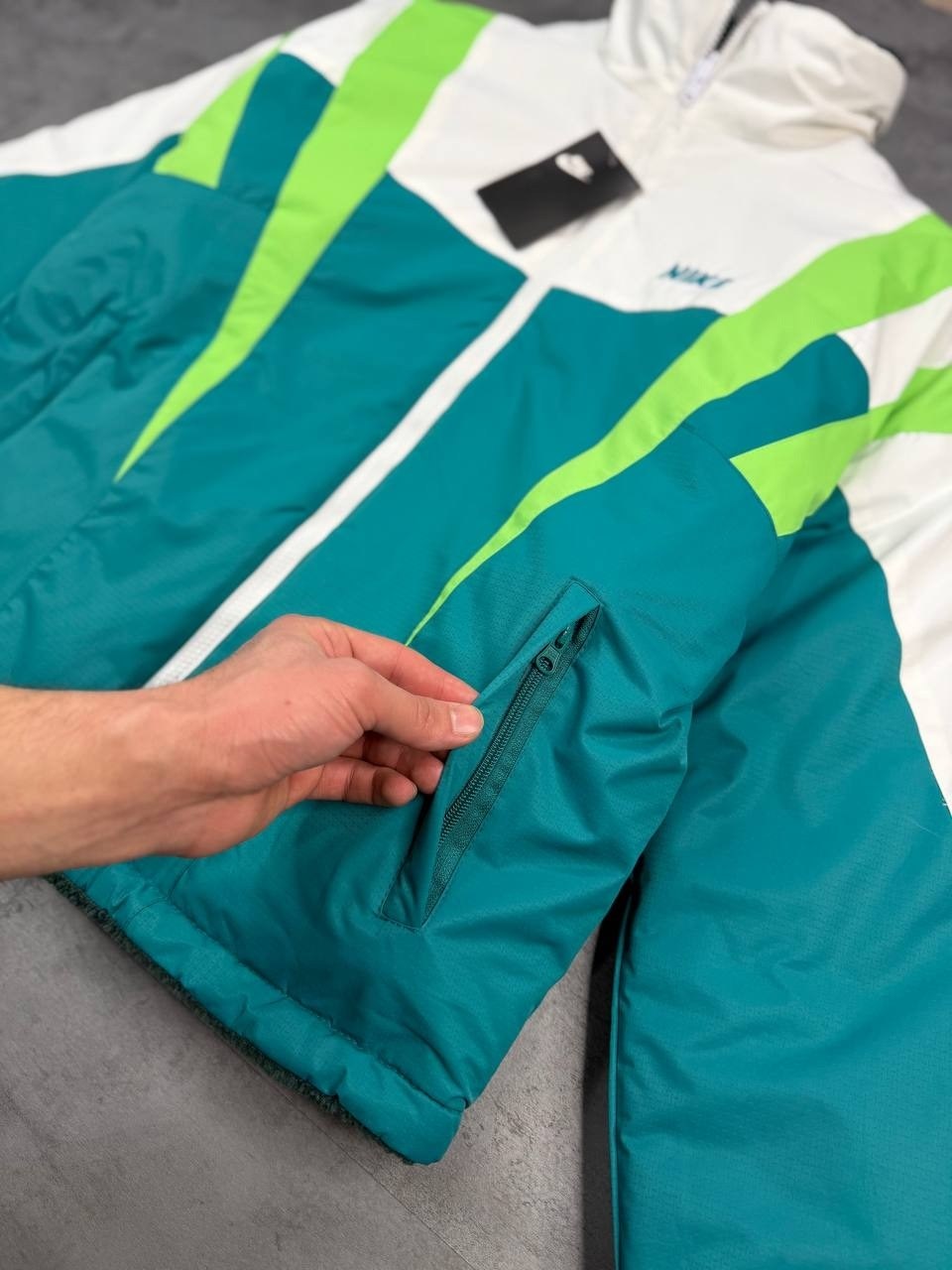 двухсторонняя куртка nike,универсальная куртка,куртка,спортивная куртка,куртка двухсторонние