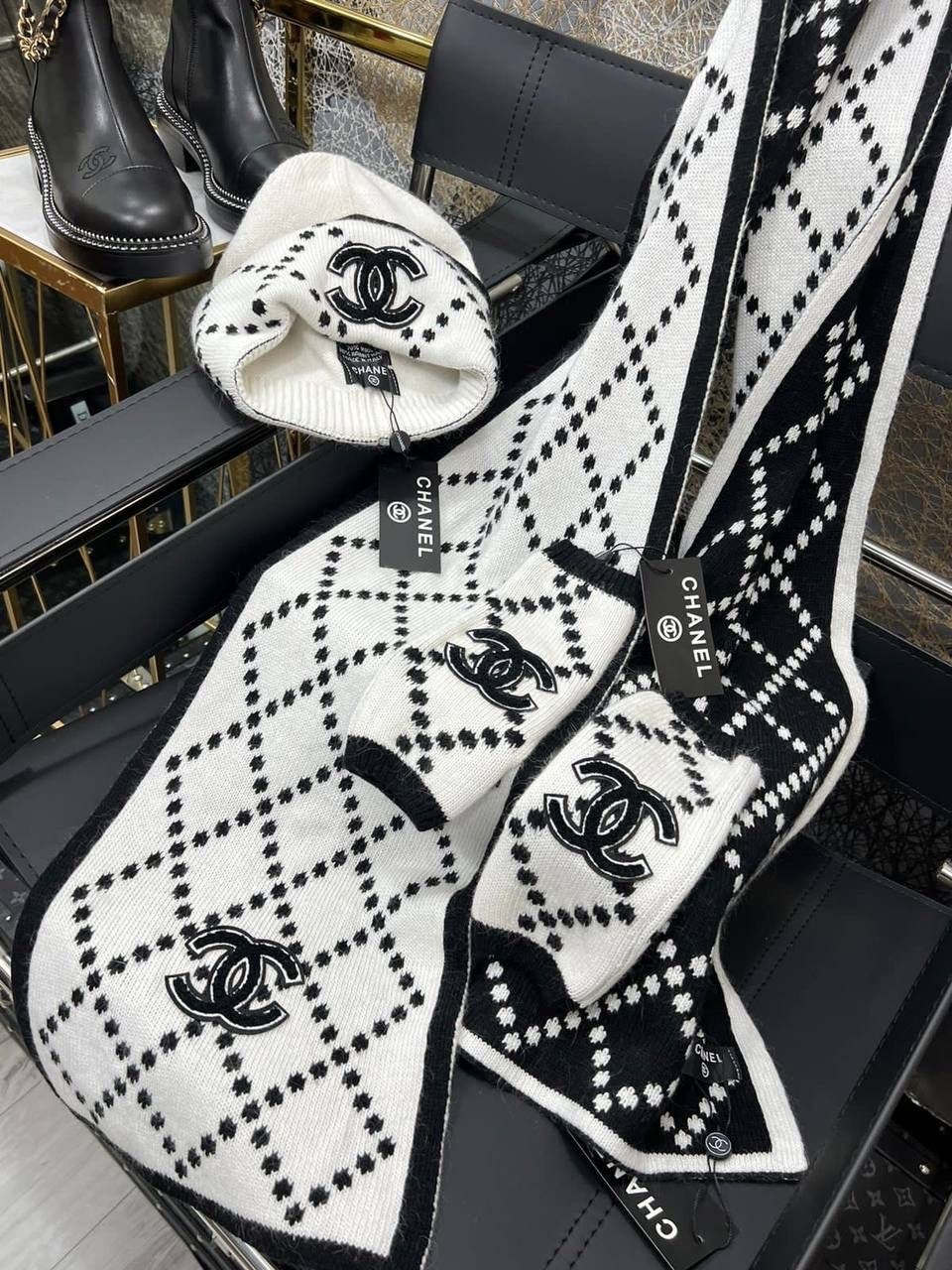 шарф chanel,кашемир в стиле chanel 2026 зимний шарф,комплекты chanel шапка шарф перчатки,шарфик шанель,шарф шанель