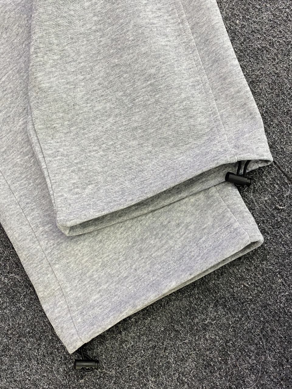 спортивные брюки,спортивные штаны,трикотажные брюки,серые спортивные штаны,повседневные спортивные брюки