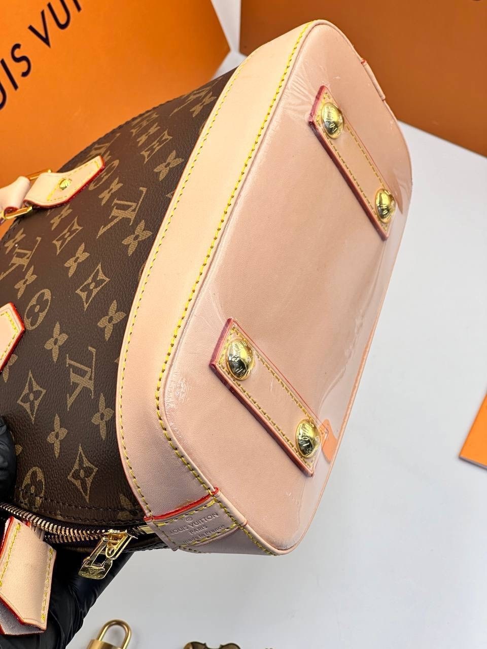 сумка louis vuitton женская,сумка louis vuitton,сумка alma bb louis vuitton из канвы monogram,сумка louis vuitton alma bb,сумка алма бб луи виттон