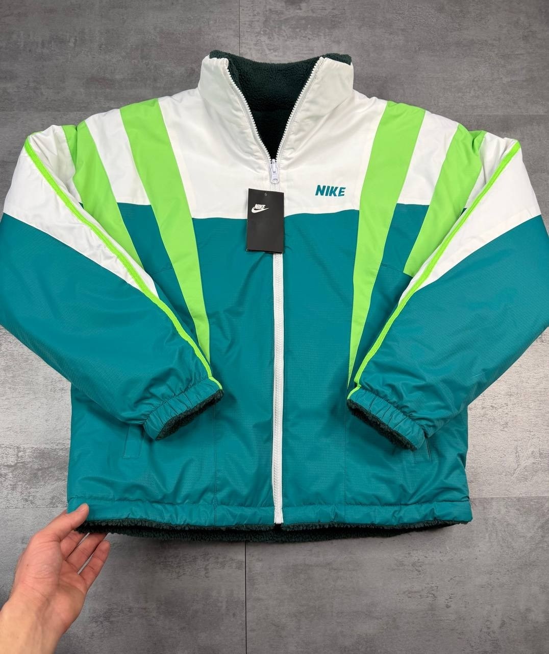 двухсторонняя куртка nike,универсальная куртка,куртка,спортивная куртка,куртка двухсторонние