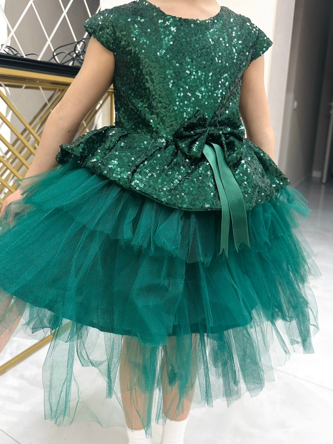 платье для девочек,изумрудное платье для девочки,платье нарядное,зеленое платье для девочки,зеленое платье для детей