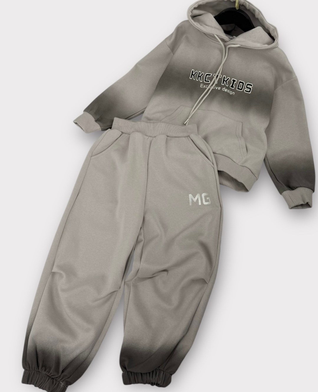 костюм спортивный мальчикам,костюм теплый с начесом для мальчиков bodo светло-серый цвет,детский костюм из футера,детский костюм,костюм теплый с начесом для мальчиков bodo серый