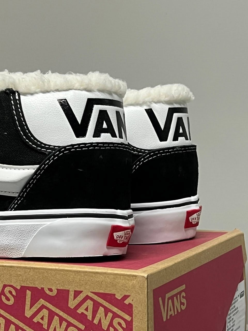 vans зимние кеды vans с мехом утепленные,зимние кеды с мехом утепленные vans,зимние кеды vans,кеды vans,зимние кеды vans sk8-hi black white