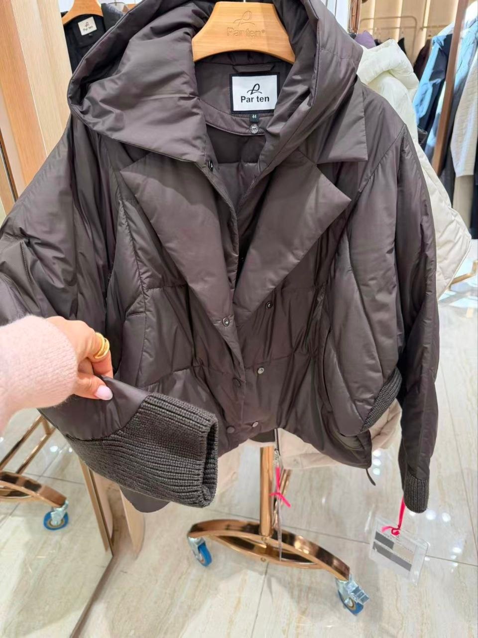 женская куртка пуховик,женский пуховик,женская зимняя куртка,пуховик женский с капюшоном,короткий пуховик