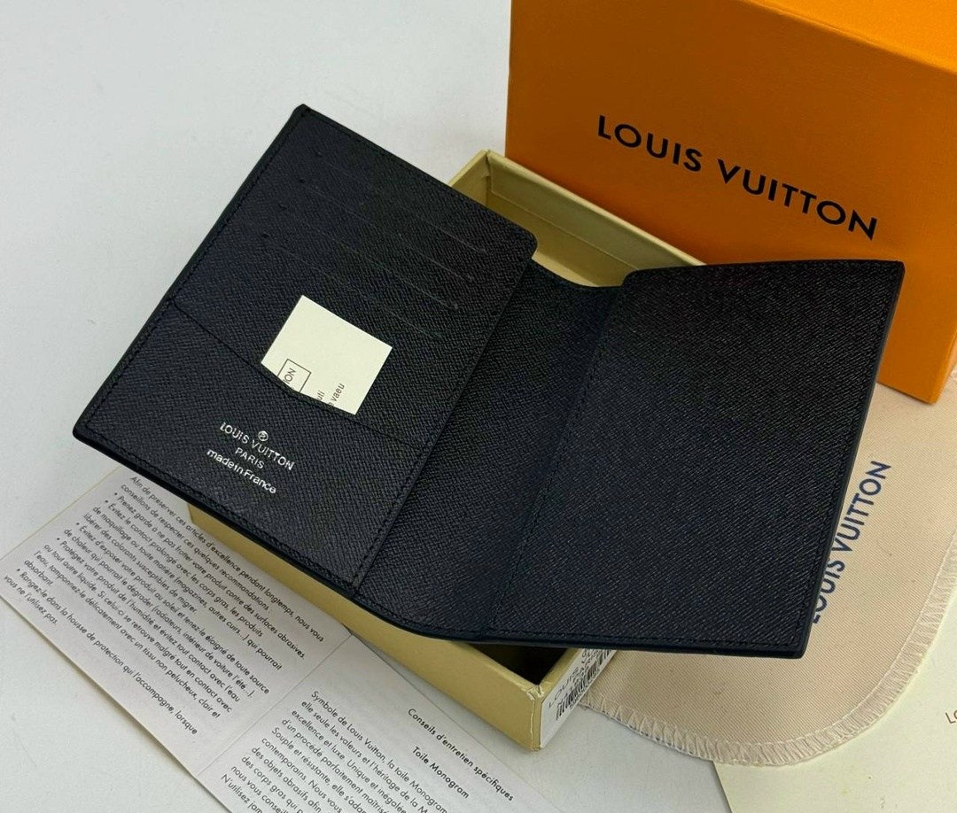 обложки для паспорта louis vuitton,обложка на паспорт луи виттон,louis vuitton визитница черный матовый,чехол на паспорт луи виттон,обложка для паспорта с узорами черно-серая louis vuitton bp-18205