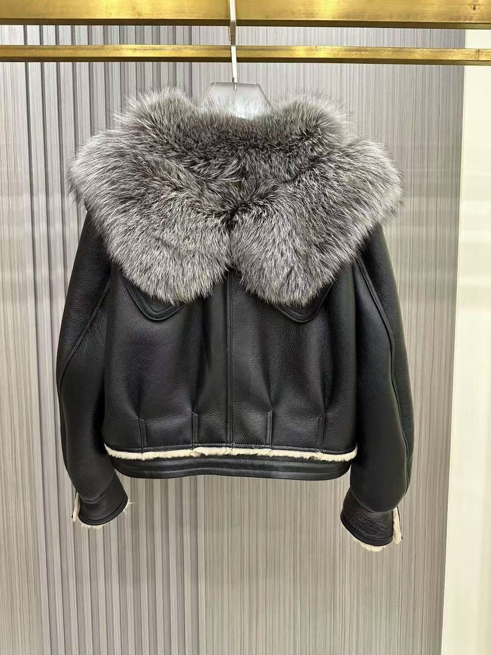 дубленка фенди с мехом,зимняя кожаная куртка с лисьим мехом,кожаная женская куртка с мехом,женская зимняя кожаная куртка с мехом,куртка из натуральной кожи, овчина, натуральный мех