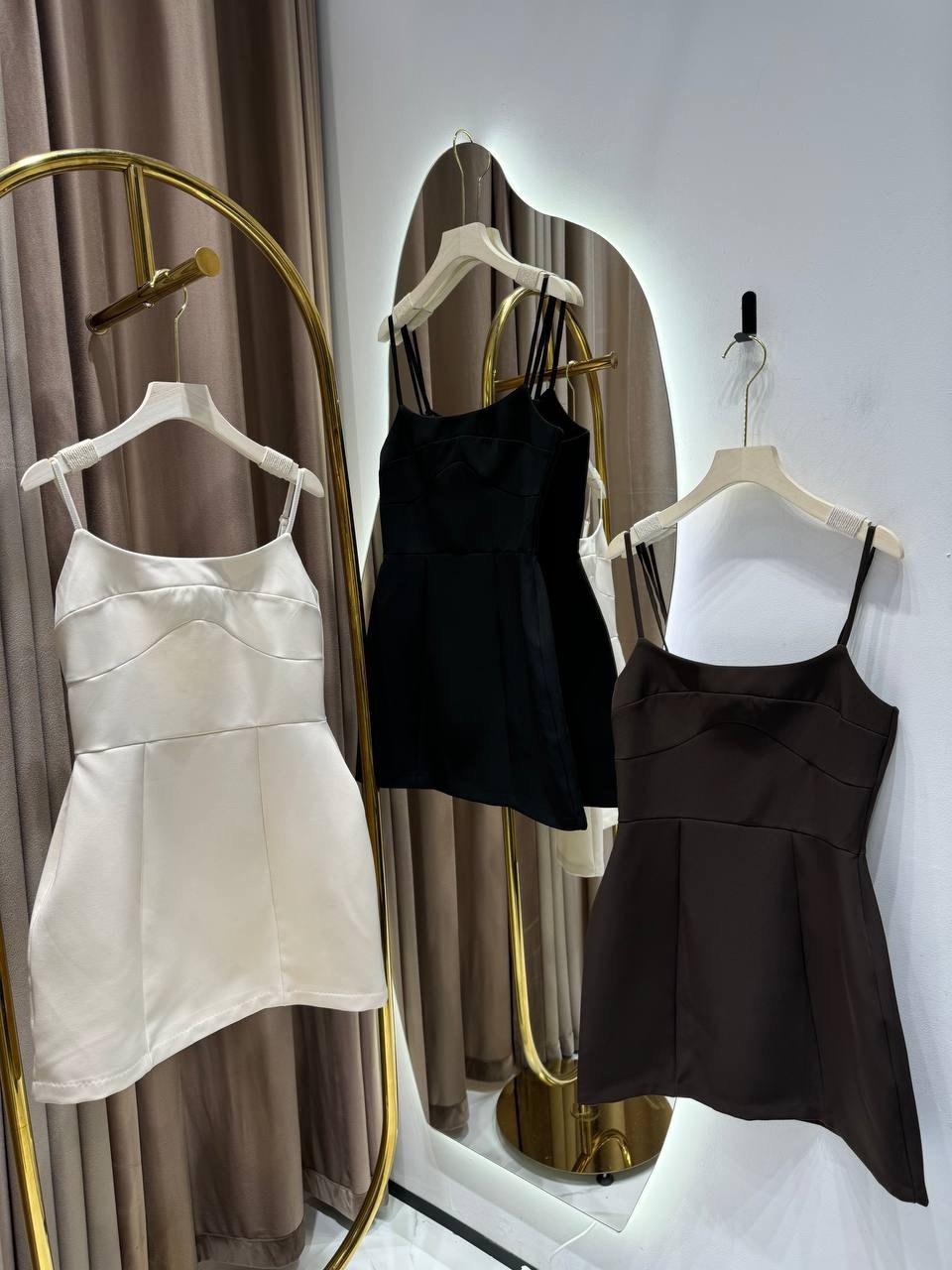 платье на бретелях,черное платье на бретельках,короткие платье,платье на бретельках,платья мини