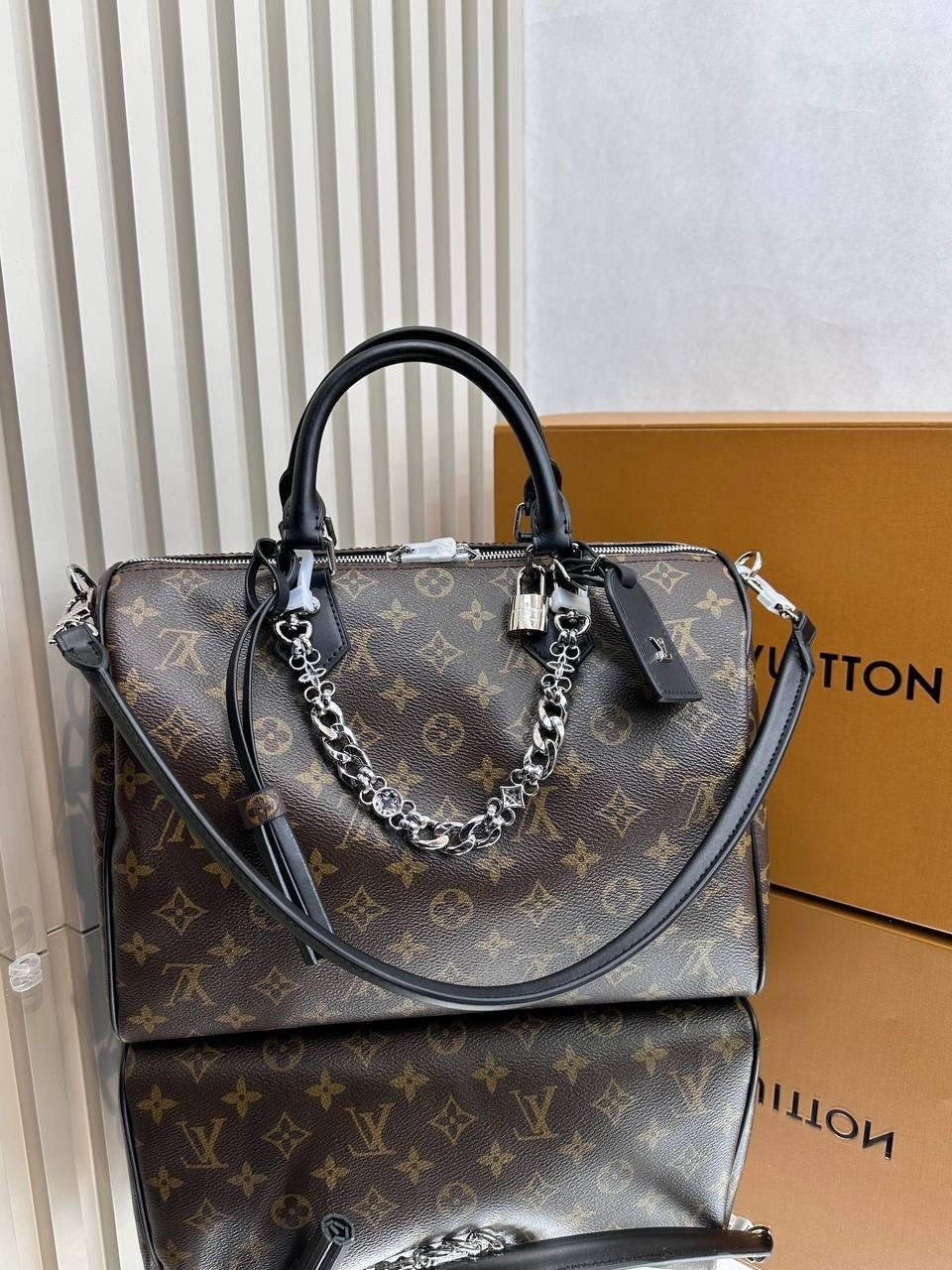 классическая сумка speedy louis vuitton с монограммой,сумка louis vuitton,сумка женская louis vuitton,louis vuitton сумка дорожная,сумка луи виттон