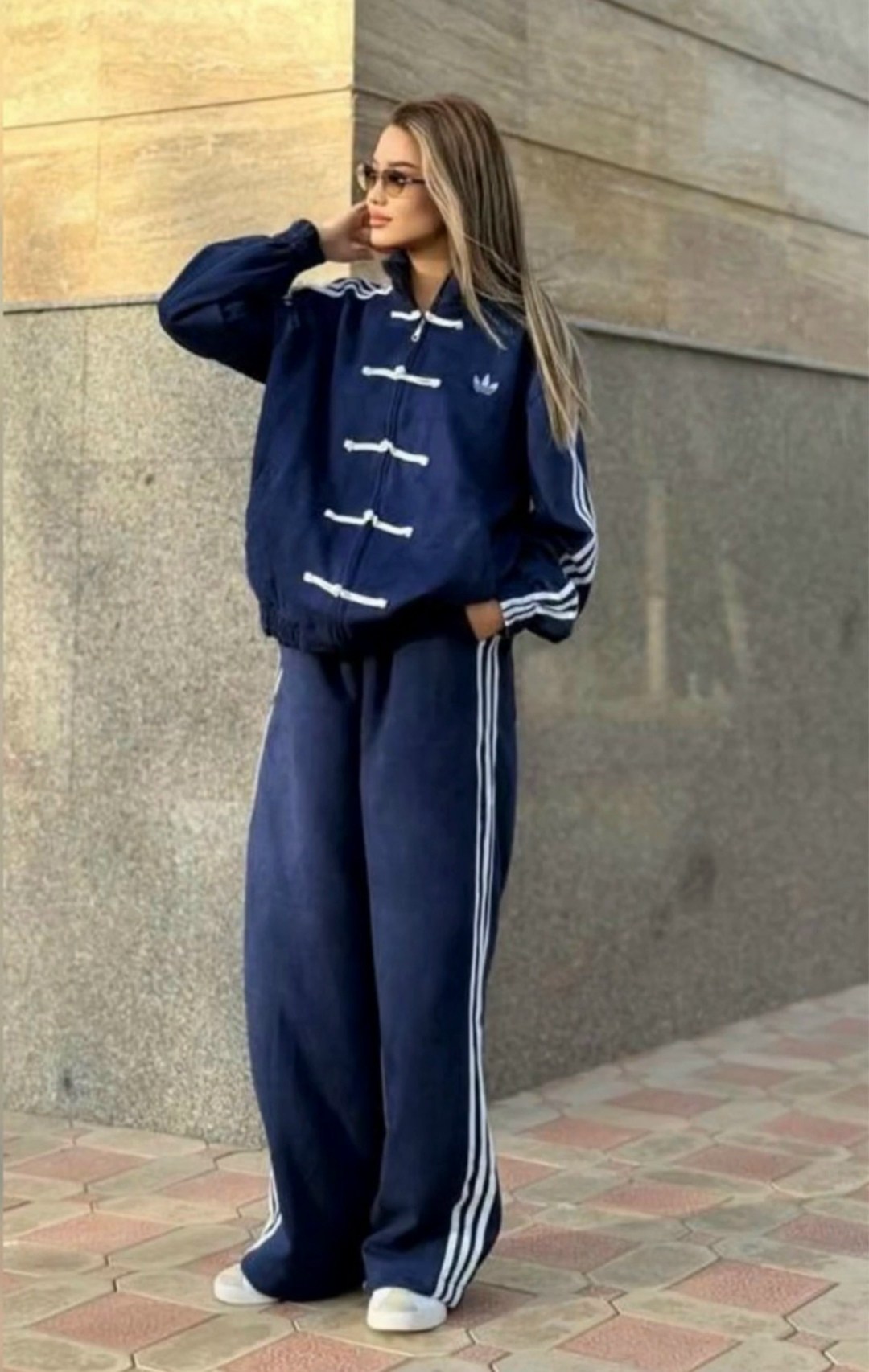 костюм классический,костюм в китайском стиле спортивный adidas коричневый,стильные костюмы,трикотажные костюмы,костюм спортивный стильный