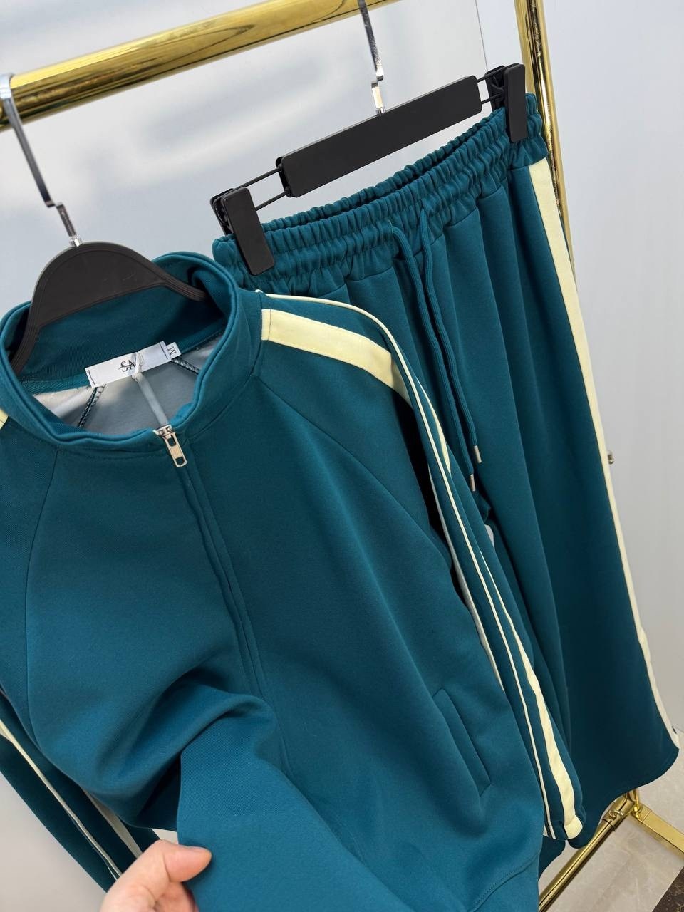 белый спортивный прогулочный костюм гуччи gucci,спортивный костюм гуччи,спортивный костюм gucci,спортивный костюм,спортивный костюм celine