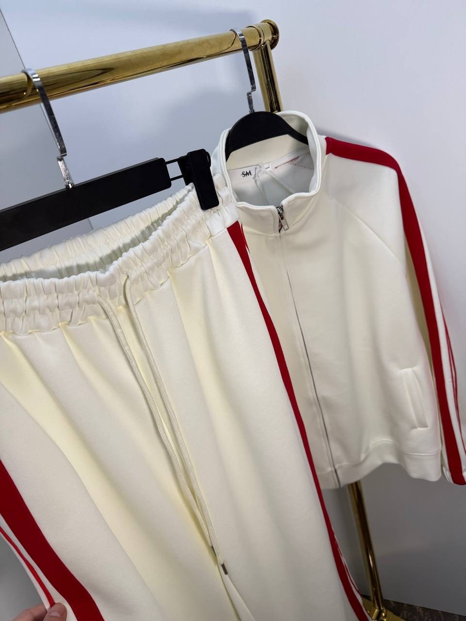 белый спортивный прогулочный костюм гуччи gucci,спортивный костюм гуччи,спортивный костюм gucci,спортивный костюм,спортивный костюм celine