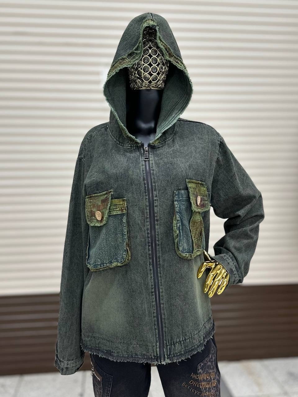 куртка джинсовая,джинсовые куртки женские,куртка джинсовая с капюшоном,стильная джинсовая куртка,джинсовая куртка оверсайз с капюшоном