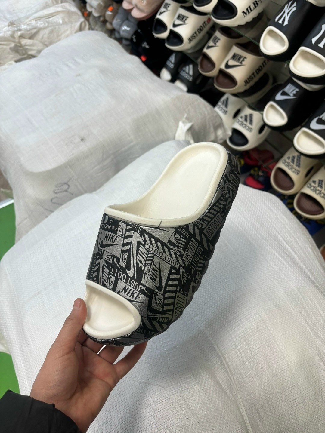 тапки yeezy slide,,шлепанцы женские,тапочки модные,дизайнерская