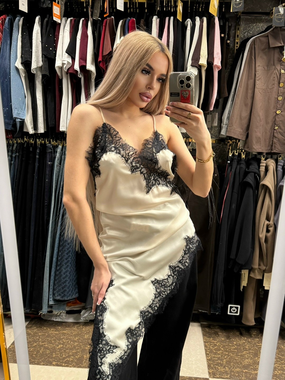 майка с кружевами,топ с кружевом,топ шелковый с кружевом,стильное