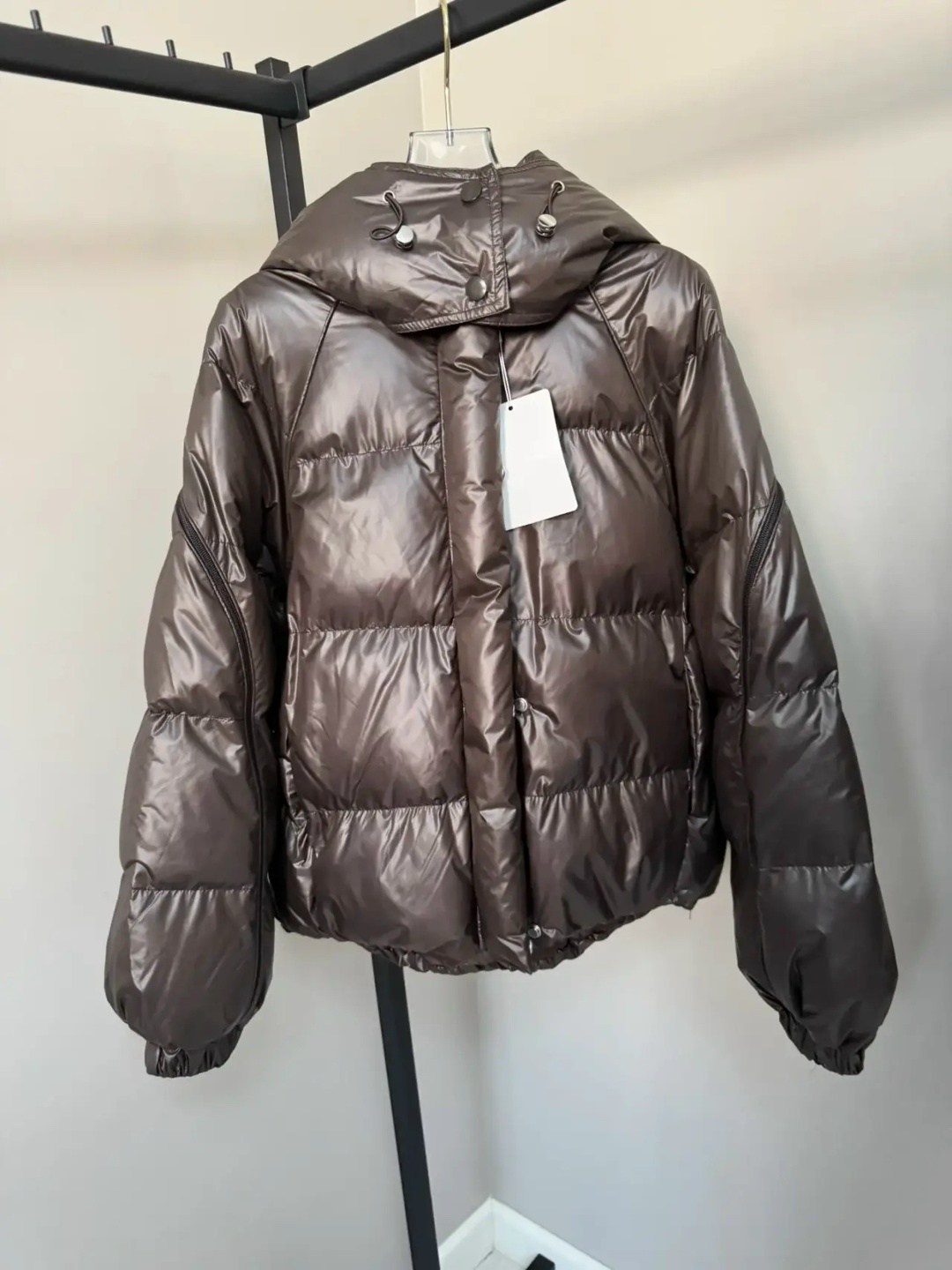 оранжевый пуховик женский,оранжевый пуховик,укороченный пуховик свободного кроя naumi,женский оранжевый пуховик woolrich,женский пуховик