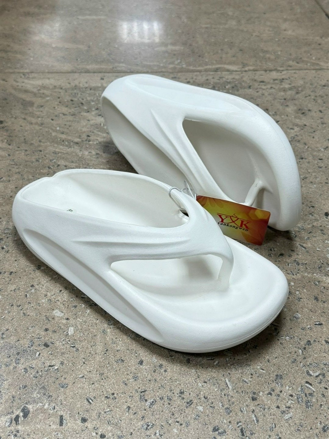 ,женские шлепанцы,модные шлепанцы,шлепанцы мужские,пляжные шлепанцы