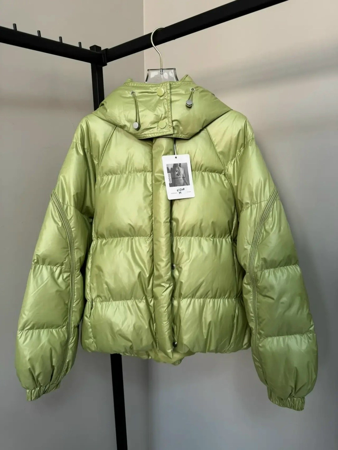 оранжевый пуховик женский,оранжевый пуховик,укороченный пуховик свободного кроя naumi,женский оранжевый пуховик woolrich,женский пуховик