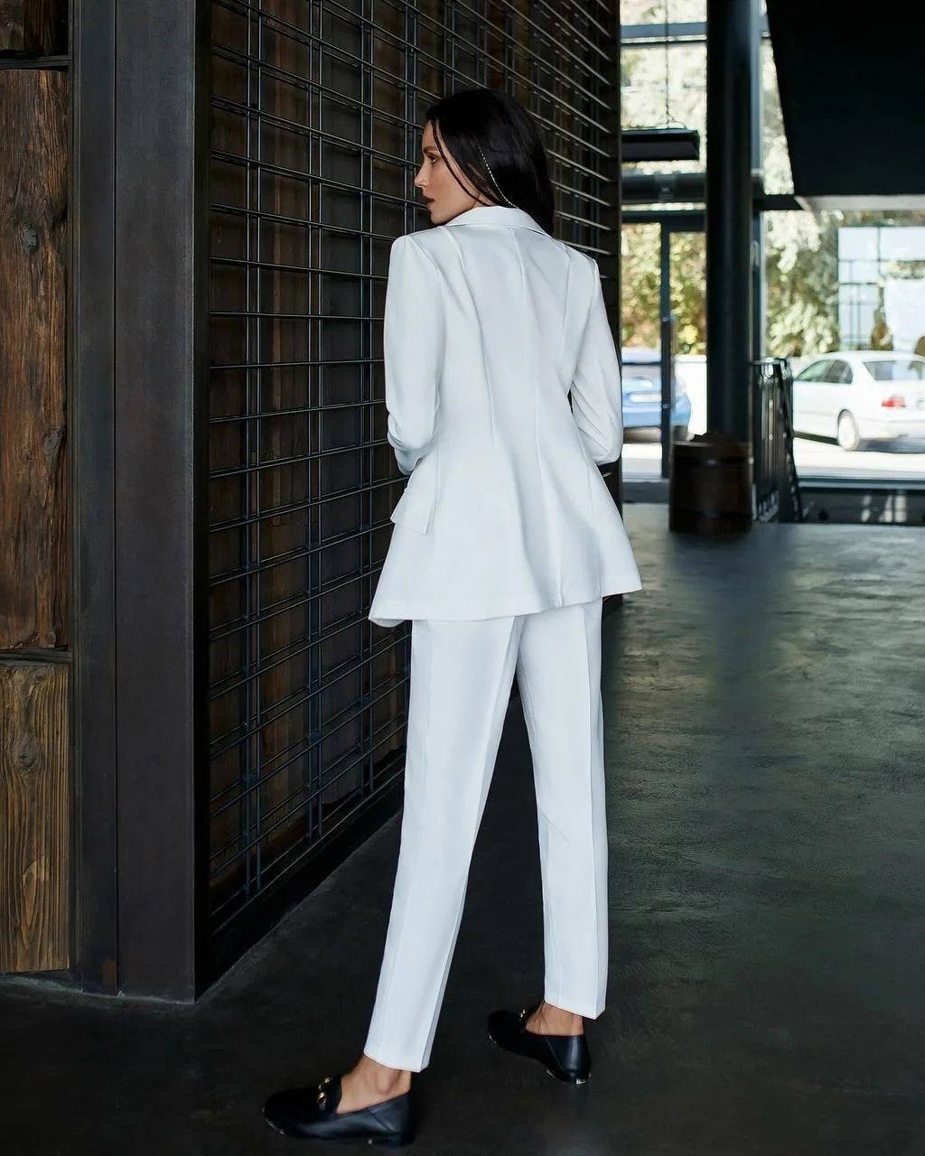 брючный костюм зеленого цвета,брючный костюм,зеленый брючный костюм женский,зеленый костюм,костюм женский