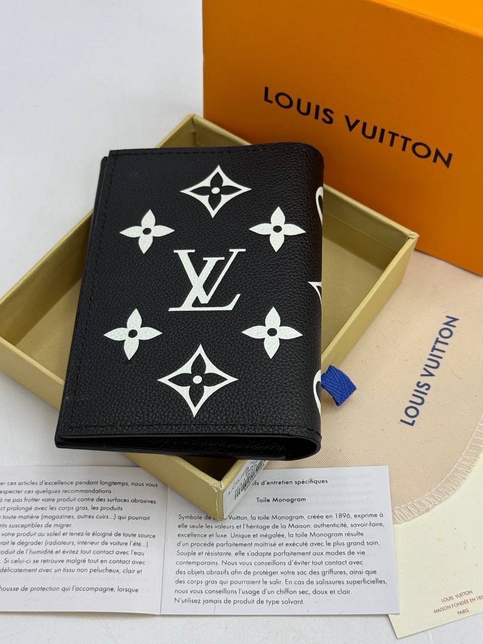 обложки для паспорта louis vuitton,обложка на паспорт луи виттон,louis vuitton визитница черный матовый,чехол на паспорт луи виттон,обложка для паспорта с узорами черно-серая louis vuitton bp-18205