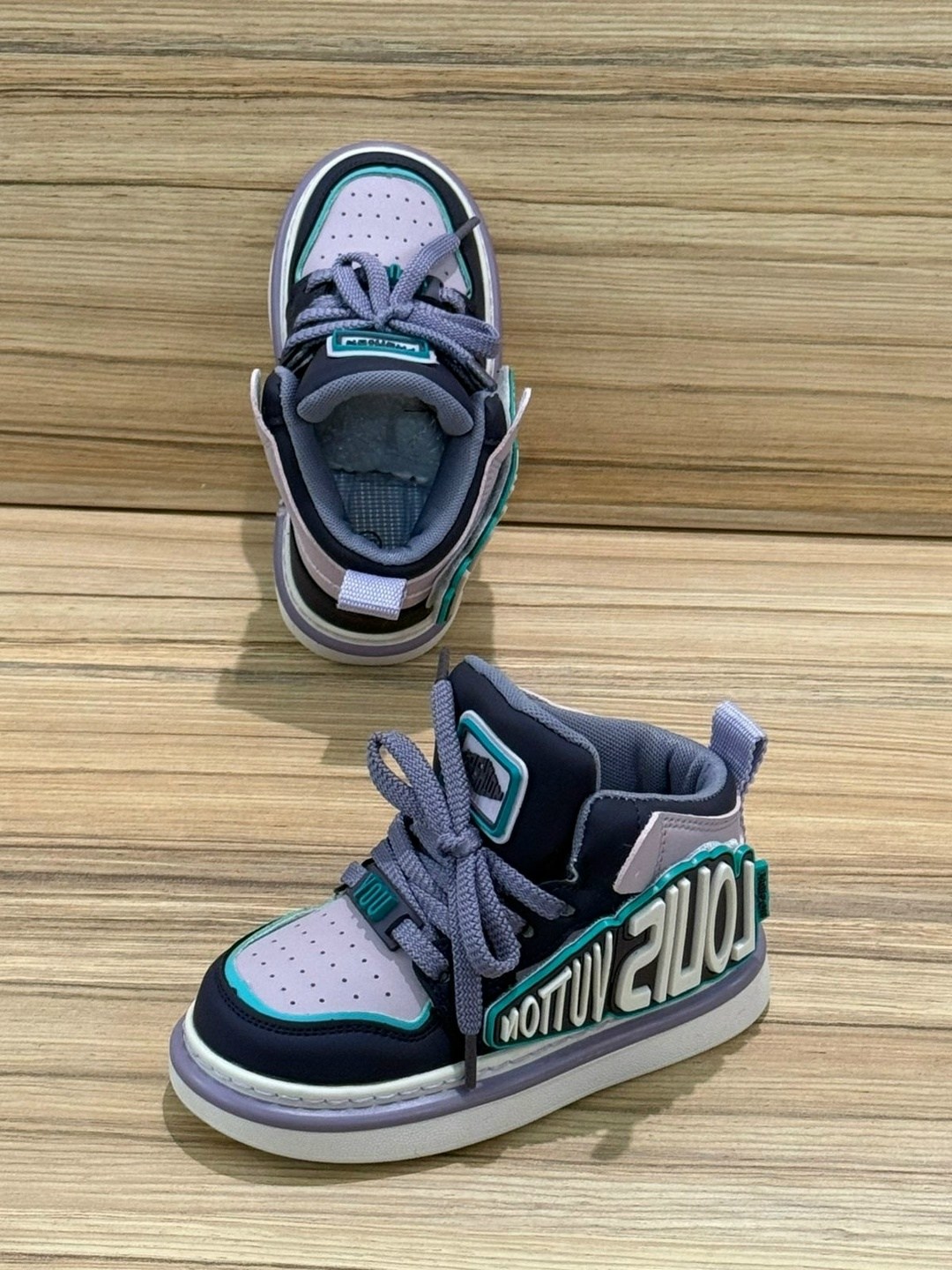 кроссовки,,женские кроссовки,модные кроссовки,спортивная