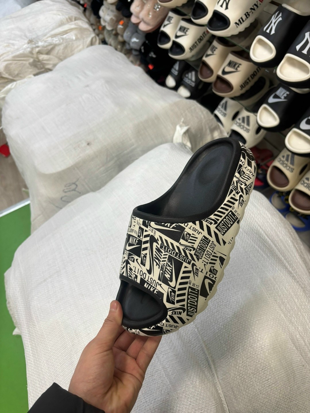 тапки yeezy slide,,шлепанцы женские,тапочки модные,дизайнерская