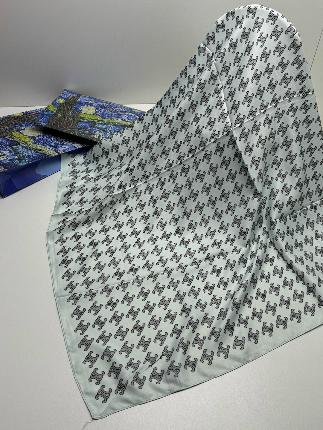 шелковые платки,брендовый платок,платок шелковый луи виттон,женские платки шелковый,палантин двухсторонний