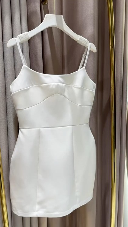 модное платье,платье на бретельках,платье элегантное,платье на бретелях,платье белое