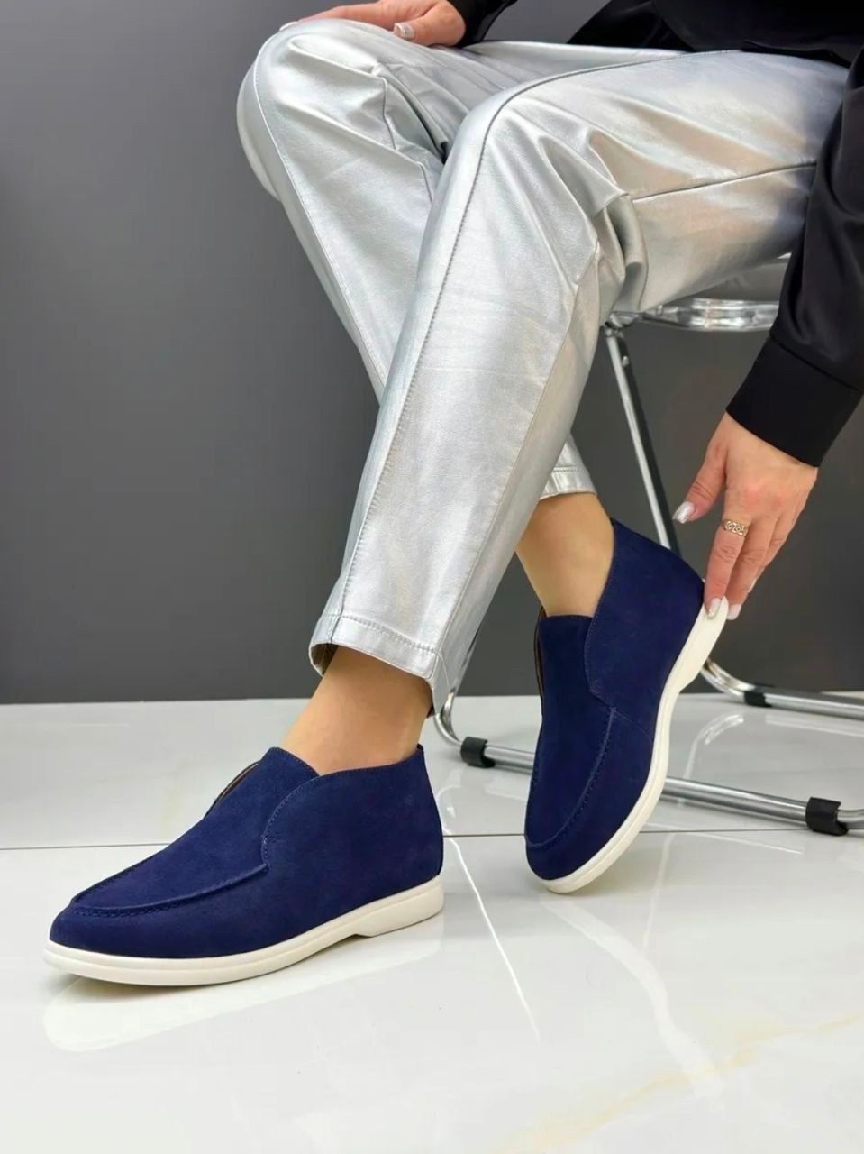 мужские лоферы loro piana,лоферы loro piana,мужские синие лоферы loro piana,лоферы из натуральной замши loro piana,