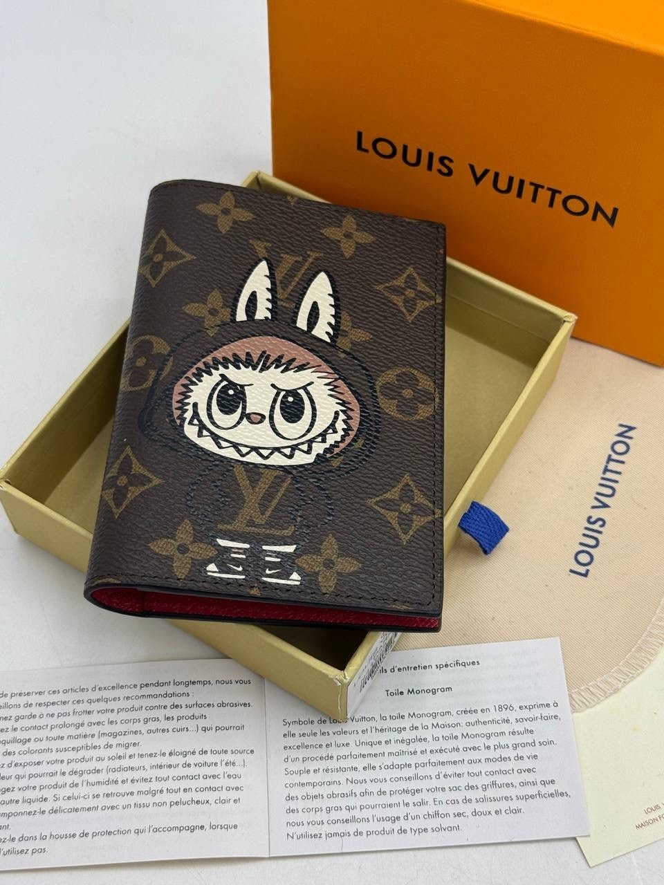 louis vuitton обложка на паспорт,обложка на паспорт луи виттон,чехол на паспорт луи виттон,обложка для документов louis vuitton,обложка для паспорта