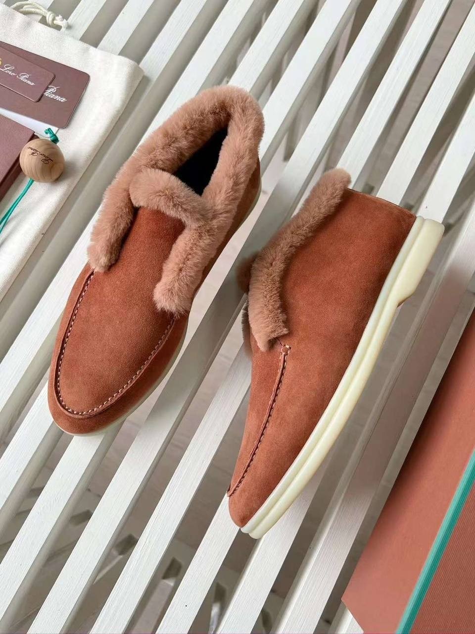 женские лоферы loro piana open walk с мехом,loro piana зимние лоферы,ботинки лоро пиано,лоферы loro piana,лоферы из натуральной замши зимние loro piana