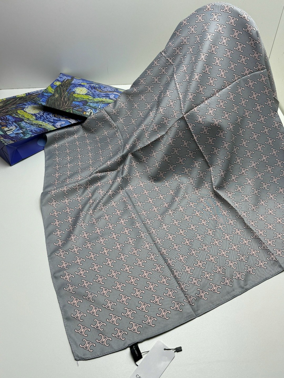 шелковые платки,брендовый платок,платок шелковый луи виттон,женские платки шелковый,палантин двухсторонний