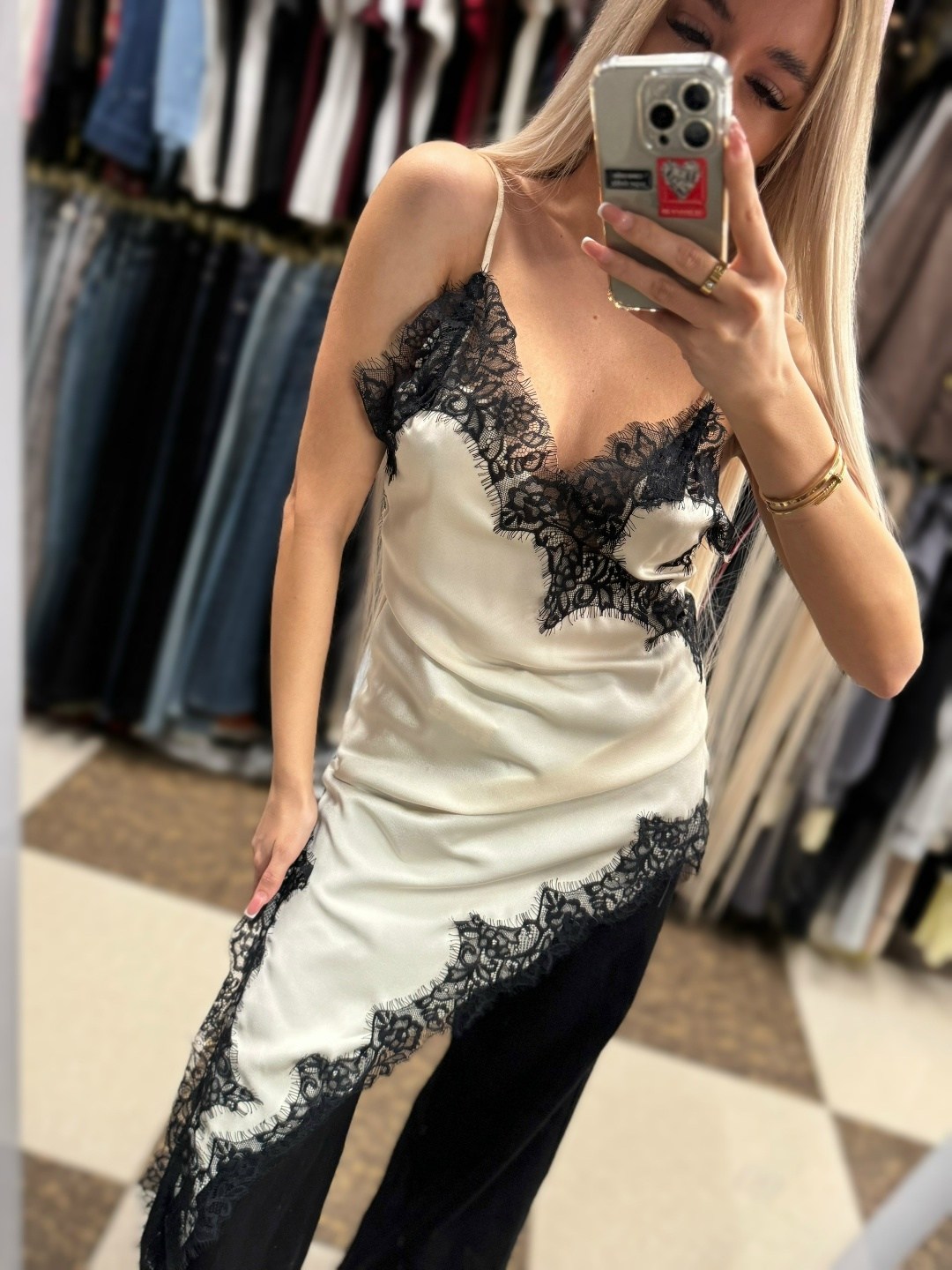 майка с кружевами,топ с кружевом,топ шелковый с кружевом,стильное