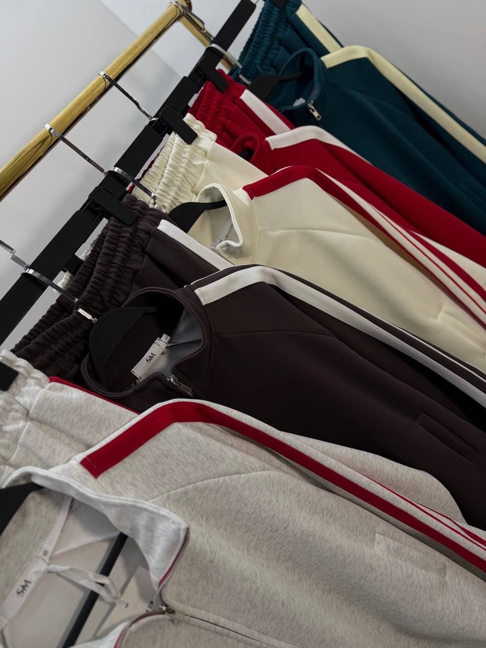 белый спортивный прогулочный костюм гуччи gucci,спортивный костюм гуччи,спортивный костюм gucci,спортивный костюм,спортивный костюм celine