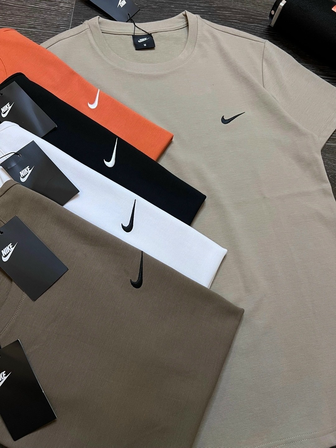 футболка бежевая,футболки для мужчин,мужская футболка,мужские футболки nike,футболка
