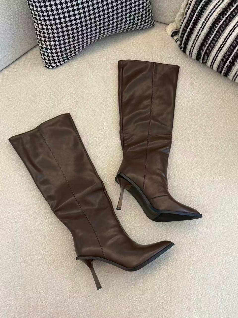 женские сапоги,женские кожаные сапоги до колена черные плиссированные сапоги с острым носком на шпильке,сапоги на шпильке,сапоги осенние на шпильке,высокие сапоги на шпильке