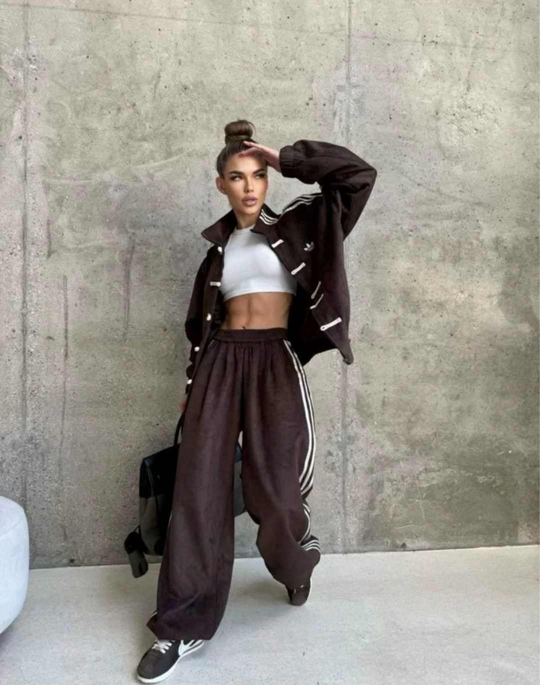 костюм классический,костюм в китайском стиле спортивный adidas коричневый,стильные костюмы,трикотажные костюмы,костюм спортивный стильный