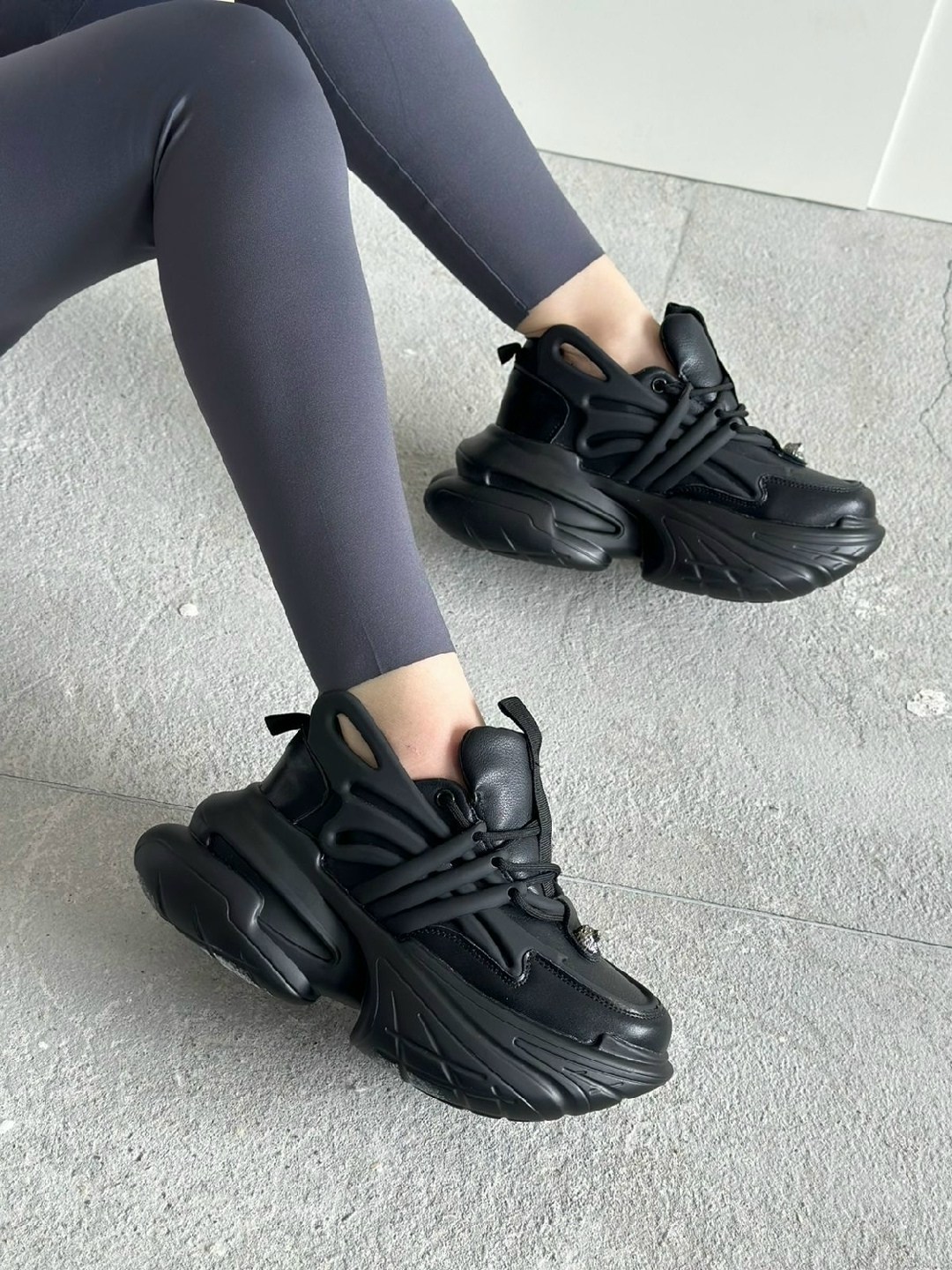 кроссовки женскиe,,кроссовки тренд,черные кроссовки,кроссовки balmain