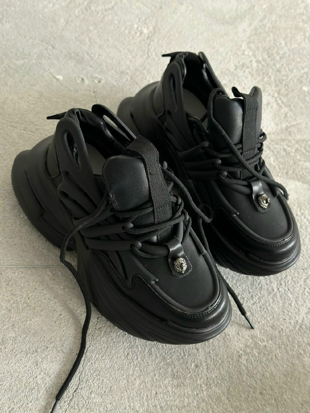 кроссовки женскиe,,кроссовки тренд,черные кроссовки,кроссовки balmain