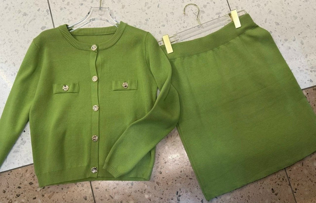 женский костюм с юбкой,твидовый черный костюм жакет и юбка мини,костюм с юбкой,классический твидовый костюм жакет юбка,костюм с юбкой и жакетом