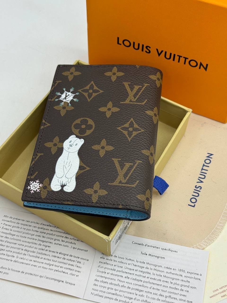 louis vuitton обложка на паспорт,женская обложка на паспорт louis vuitton,обложка на паспорт louis vuitton bms-138478,коричневая женская обложка на паспорт от louis vuitton,обложка на паспорт louis vu