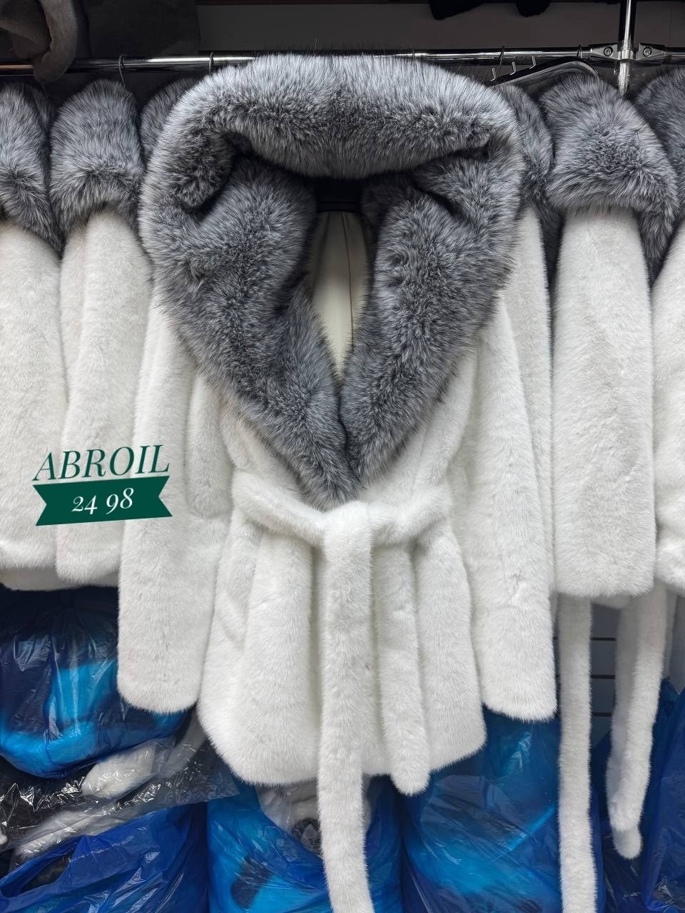 норковые шубы,шубка из меха европейской норки с капюшоном,норковая шуба с капюшоном,норковая шуба летучая мышь с капюшоном из рыси,шубка из меха европейской норки с капюшоном из меха чернобурки