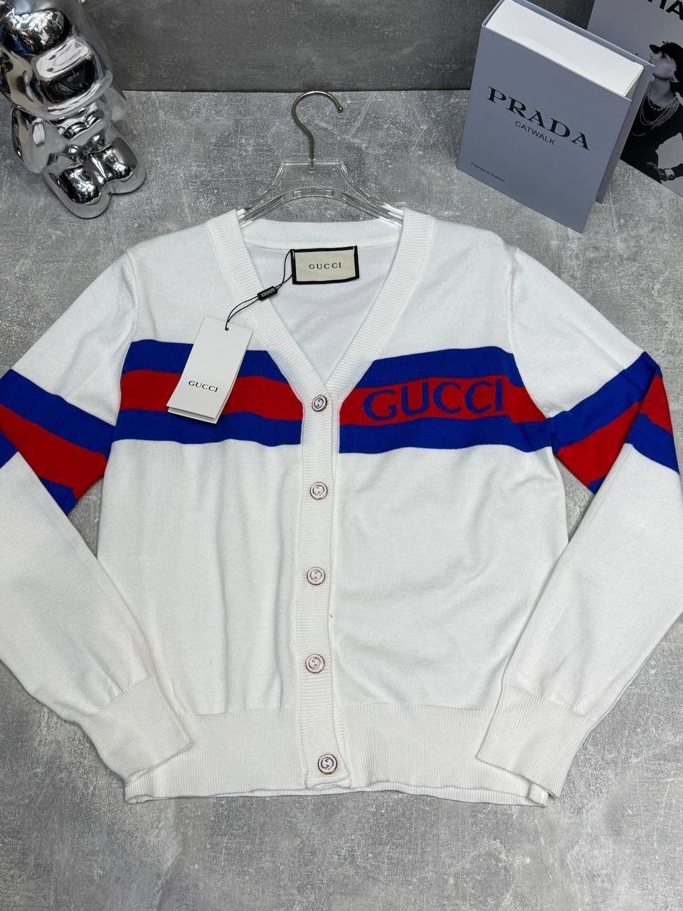 джемпер-кардиган в красно-зеленую полоску gucci chucky grg series,кардиган gucci,белый кардиган гуччи,gucci хлопковый кардиган,кардиган гуччи мужской