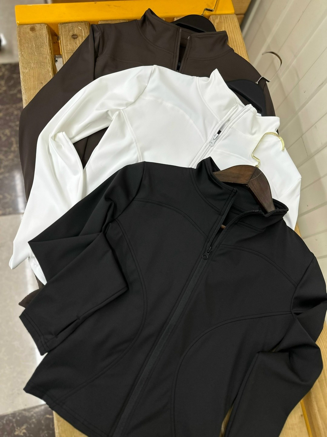 спортивная кофта женская на молнии,спортивная кофта на молнии обтягивающая sportcraft,спортивная кофта на молнии обтягивающая,спортивная кофта на молнии обтягивающая sportcraft цвет коричневый,спортив