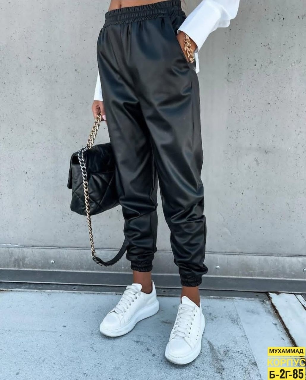 брюки женские из экокожи,джоггеры женские,кожаные джоггеры,брюки женские кожаные,брюки кожаные джоггеры из экокожи