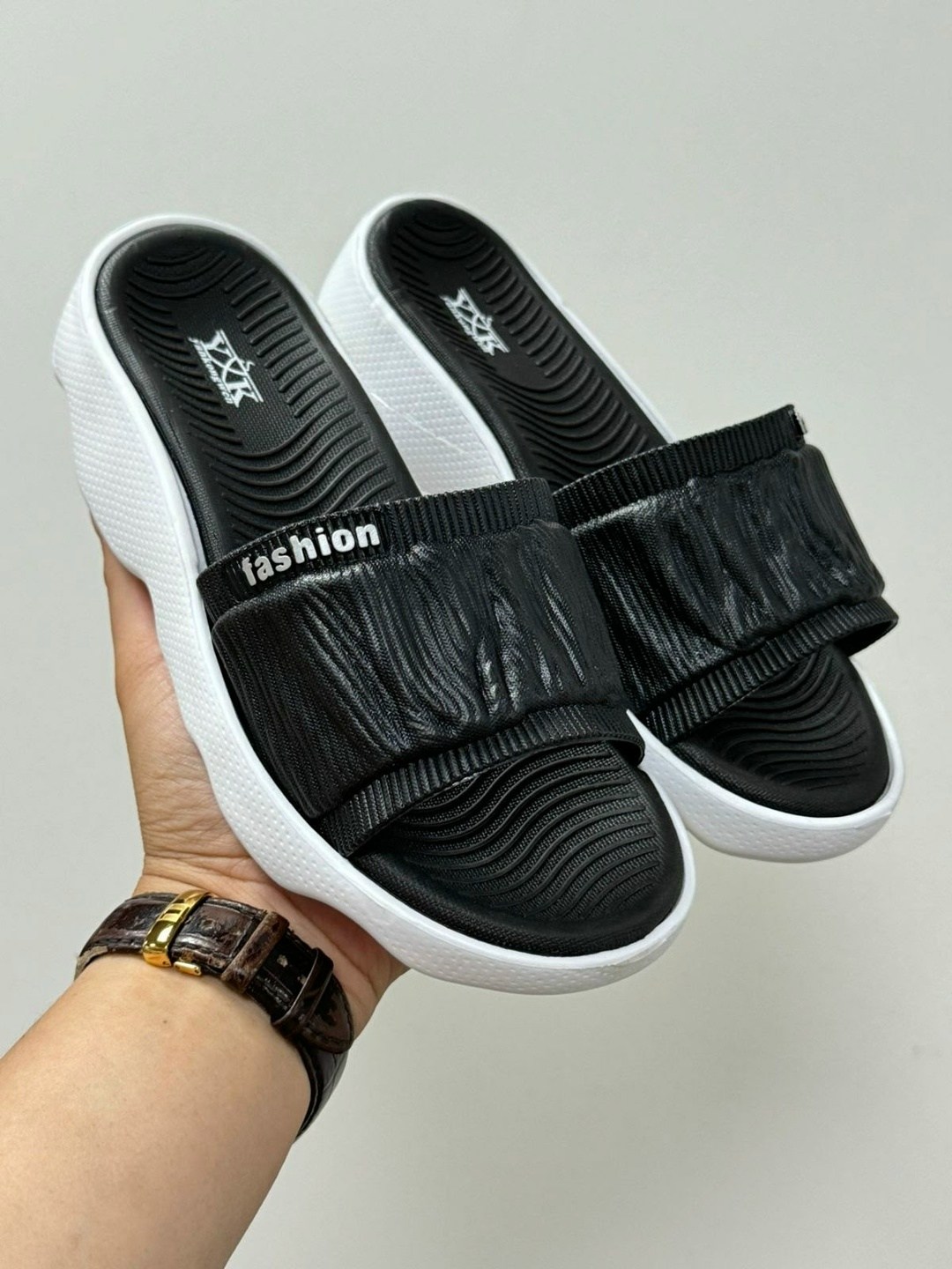 ,шлепанцы женские,шлепки женские,модные шлепанцы,модные тапочки