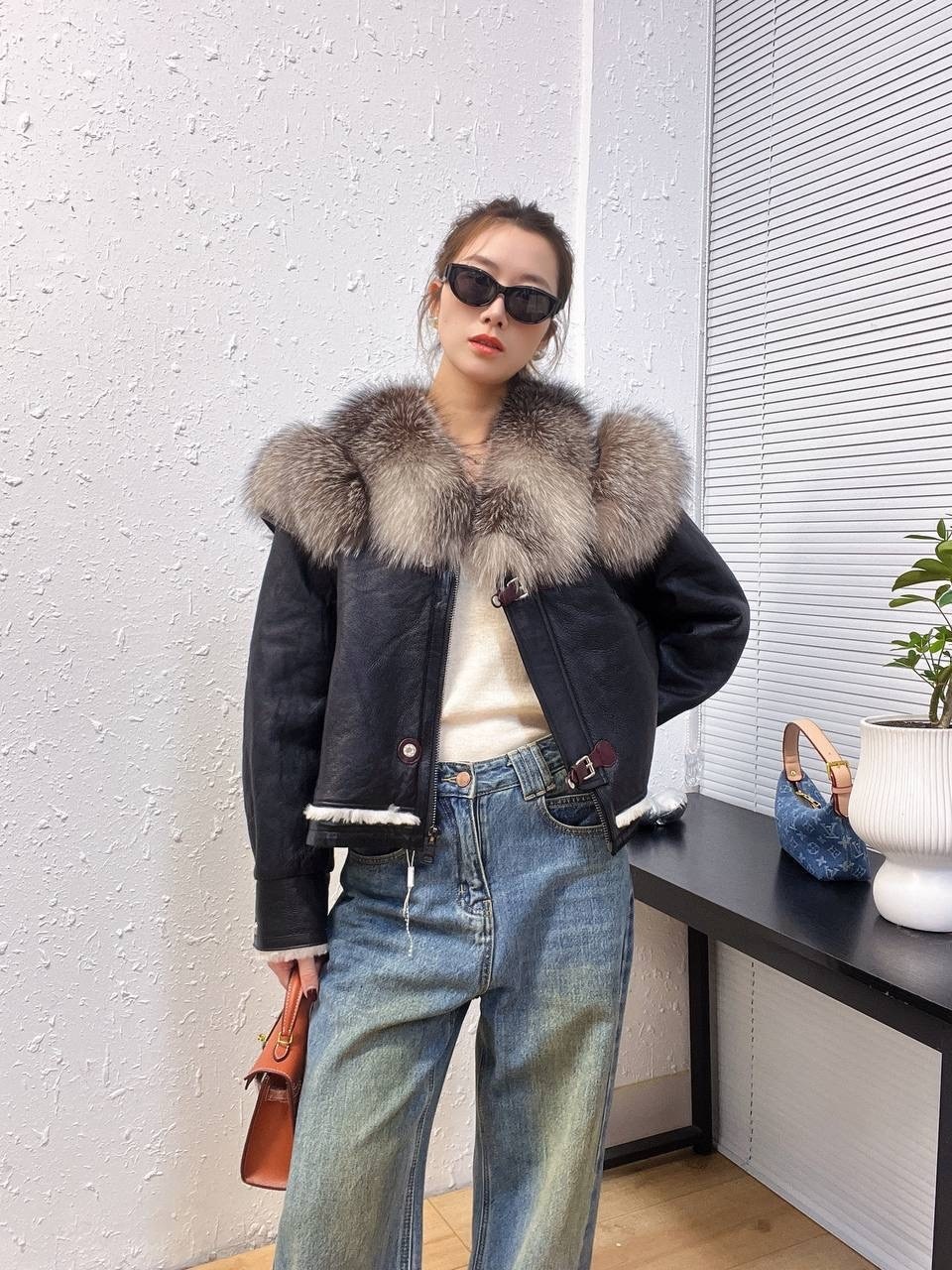 дубленка фенди с мехом,зимняя кожаная куртка с лисьим мехом,кожаная женская куртка с мехом,женская зимняя кожаная куртка с мехом,куртка из натуральной кожи, овчина, натуральный мех