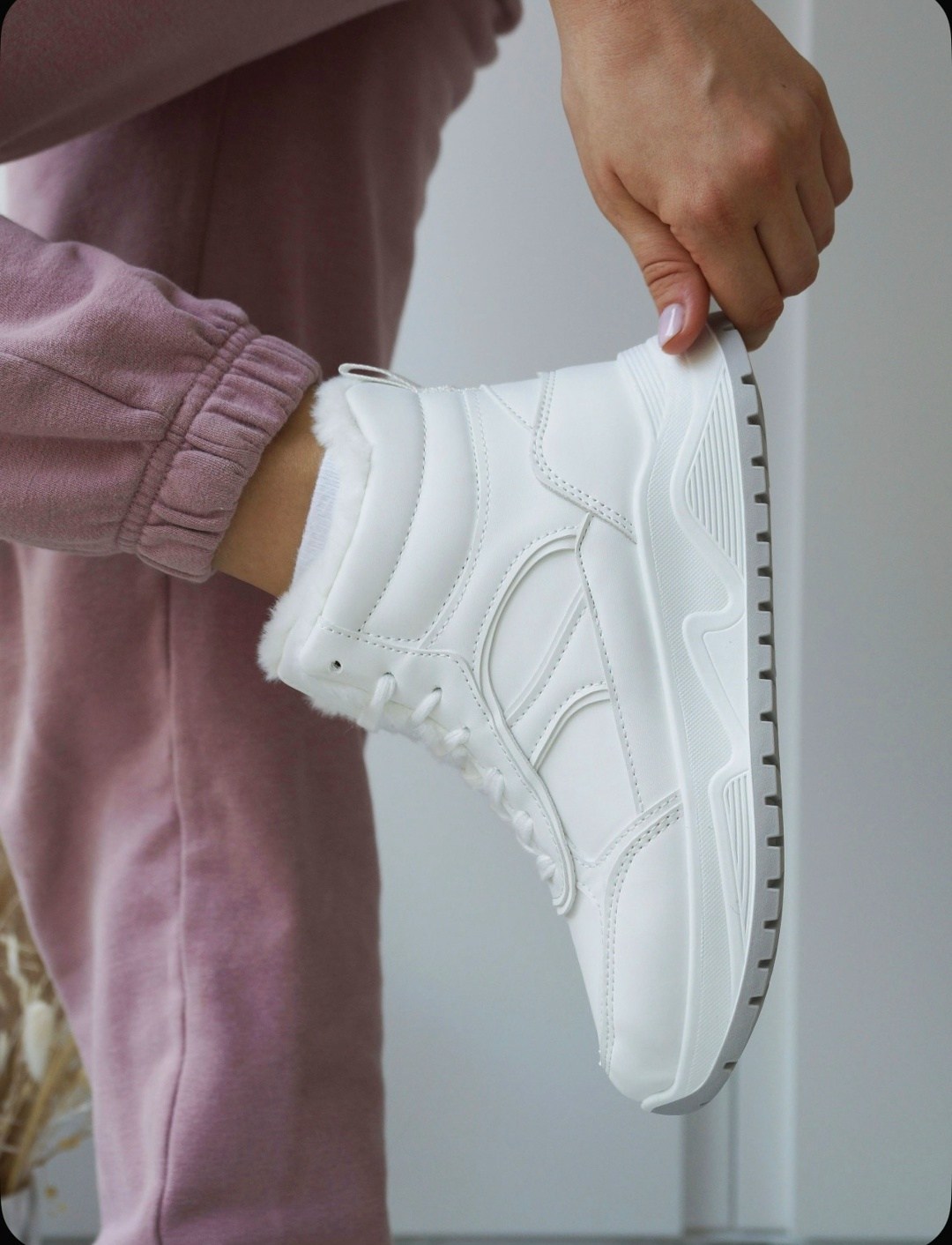 женские зимние кроссовки,wbl кроссовки женские белые зимние,зимние кроссовки женские белые высокие,кроссовки женскиe,кроссовки зимние с мехом на толстой подошве ovvo цвет белый