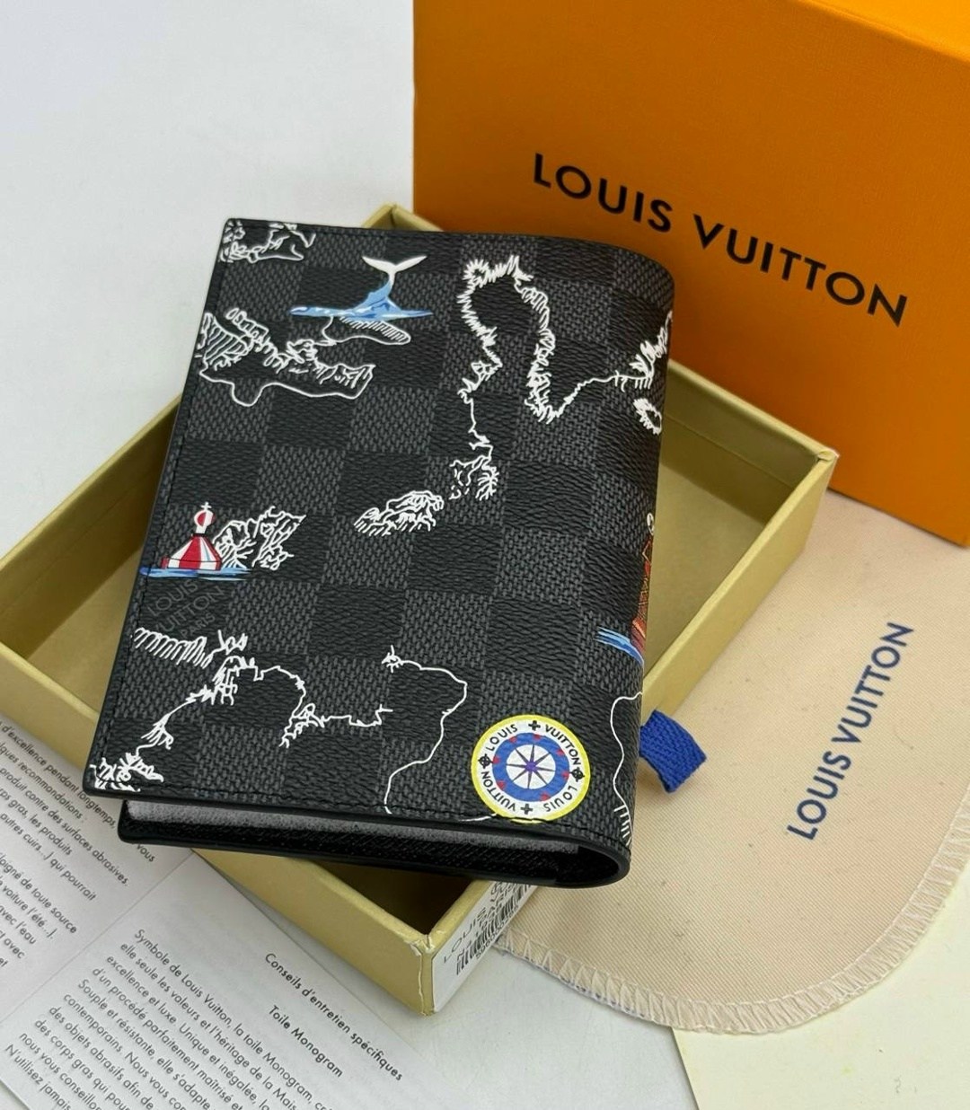 обложки для паспорта louis vuitton,обложка на паспорт луи виттон,louis vuitton визитница черный матовый,чехол на паспорт луи виттон,обложка для паспорта с узорами черно-серая louis vuitton bp-18205