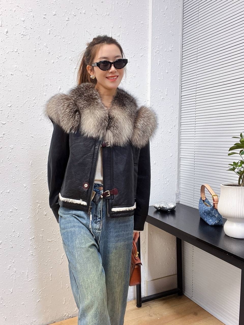 дубленка фенди с мехом,зимняя кожаная куртка с лисьим мехом,кожаная женская куртка с мехом,женская зимняя кожаная куртка с мехом,куртка из натуральной кожи, овчина, натуральный мех